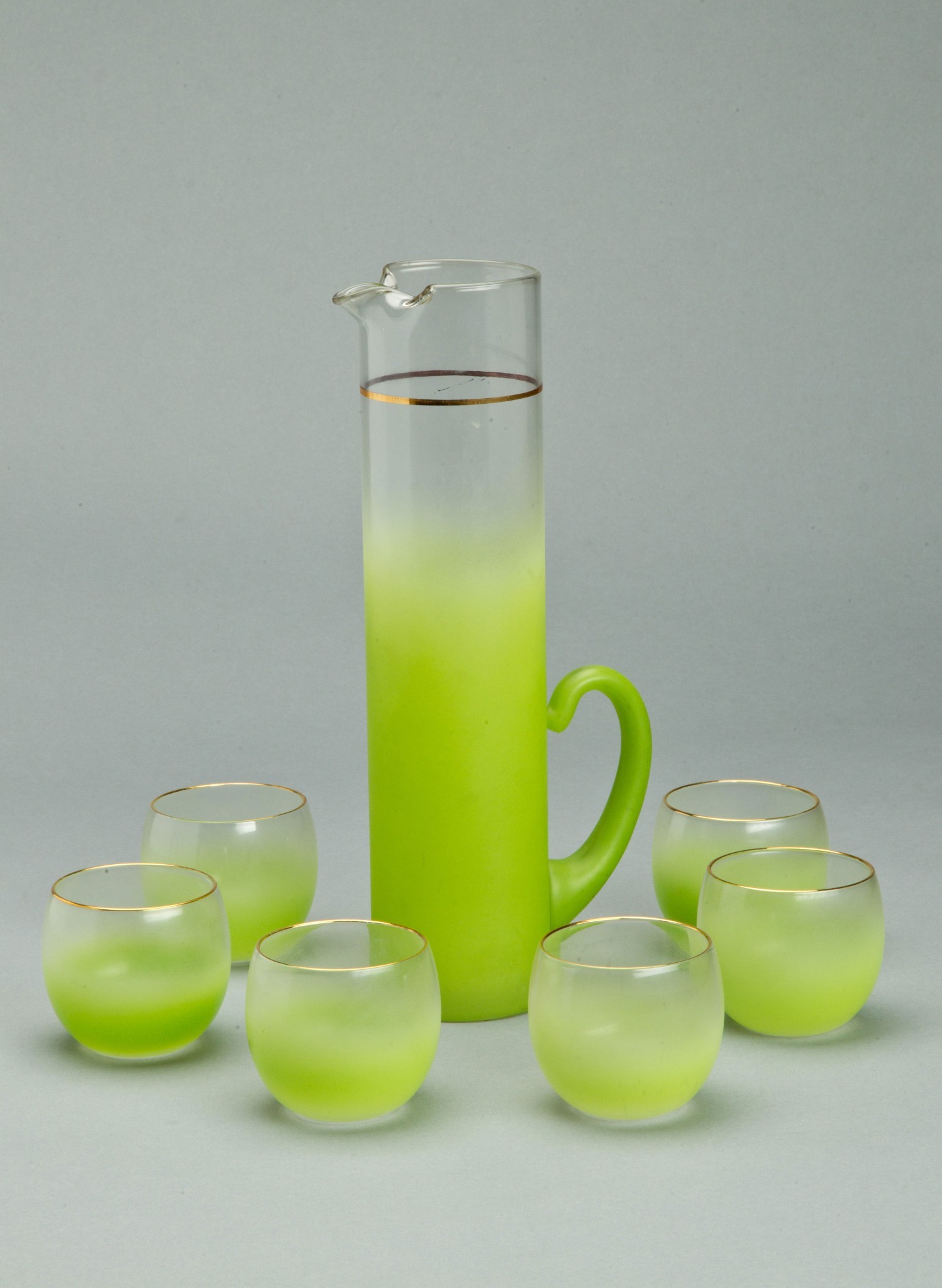 https://www.atomic-ranch.com/wp-content/uploads/2016/04/Atomic-Collectibles-Green-Blendo-Roly-Poly-Glass-Pitcher.jpg