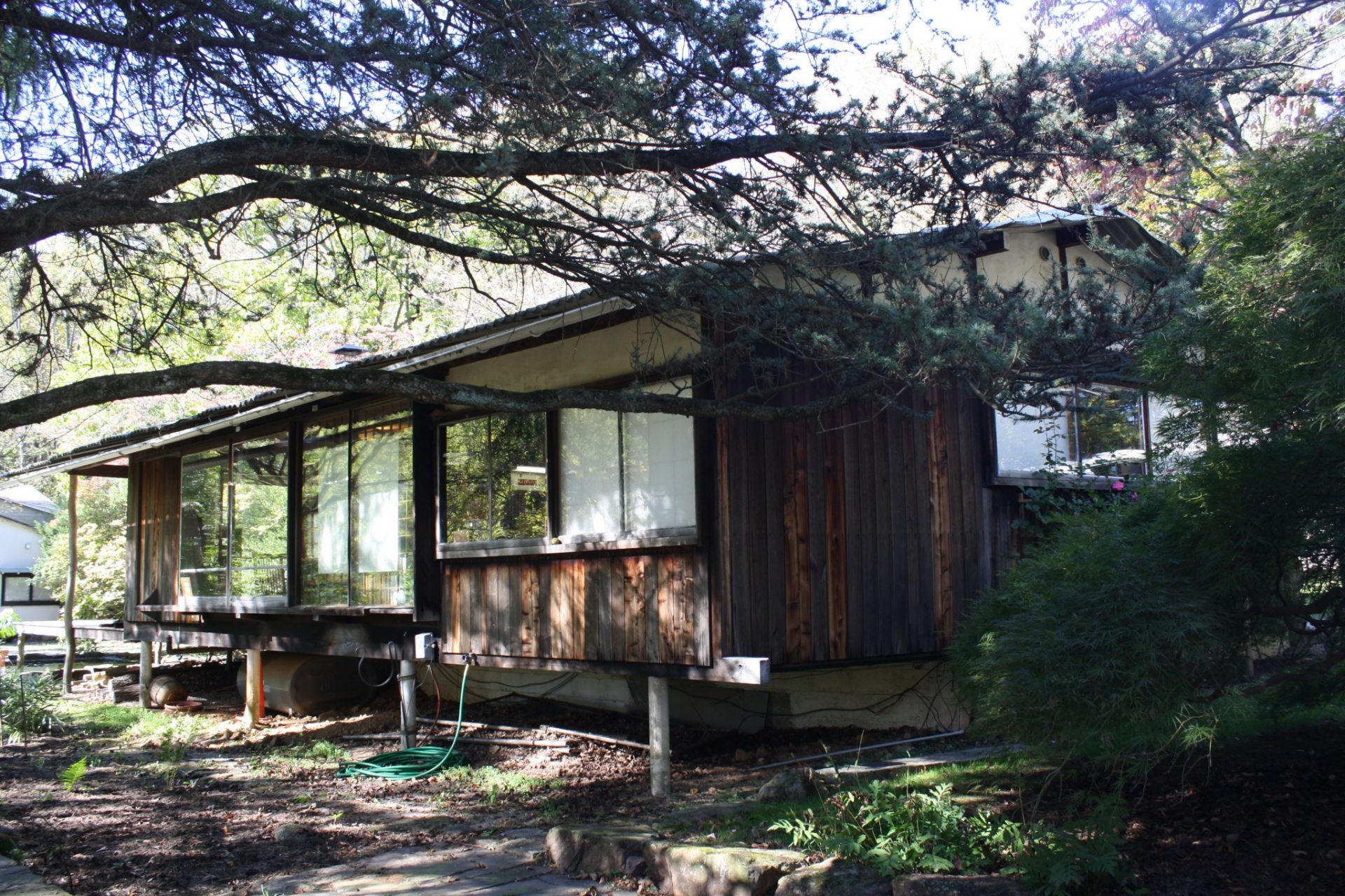 Nakashima Nature's Architect and Midcentury Craftsman