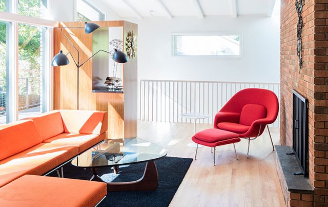 The 5 Iconic Essentials That Make This Living Room So Chic