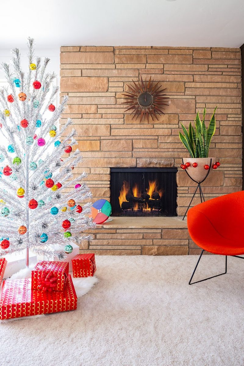 Decorating A Kitschy Retro Vintage Christmas Mantel