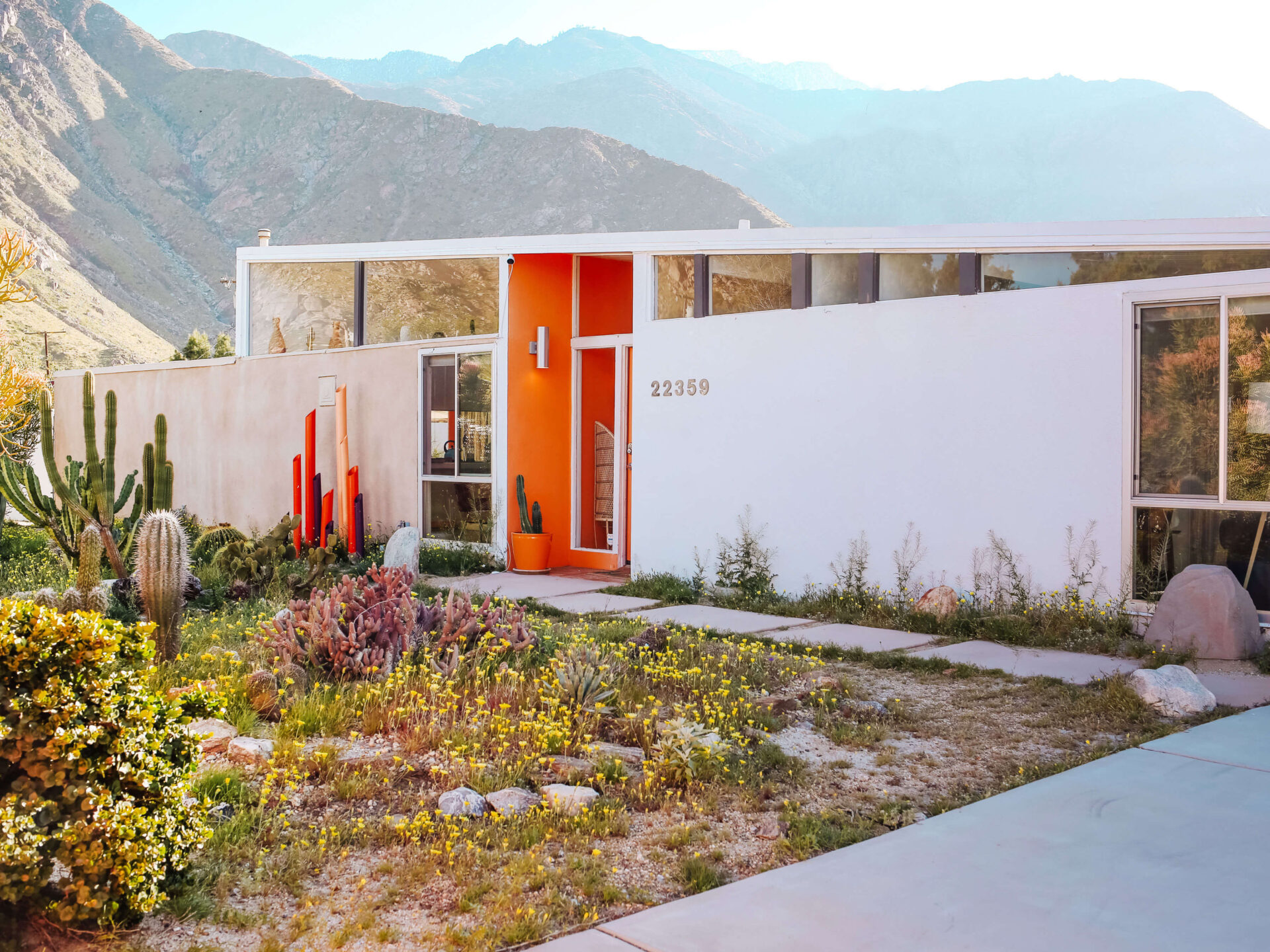 5 MCM Outdoor Fireplaces to Light Up Your Nights - Home