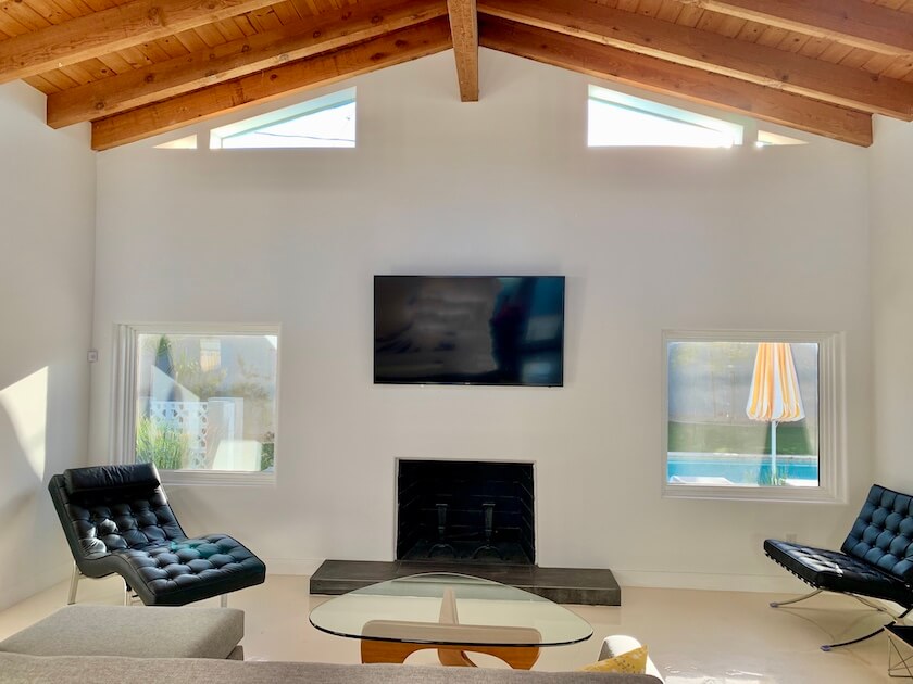 A Vintage Phoenix 'Haver Home' Inspires a New Mid Century