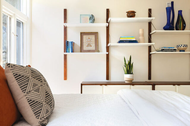 4 Ways to Outfit Your MCM Guest Bedroom to Suit You and Your Visitors