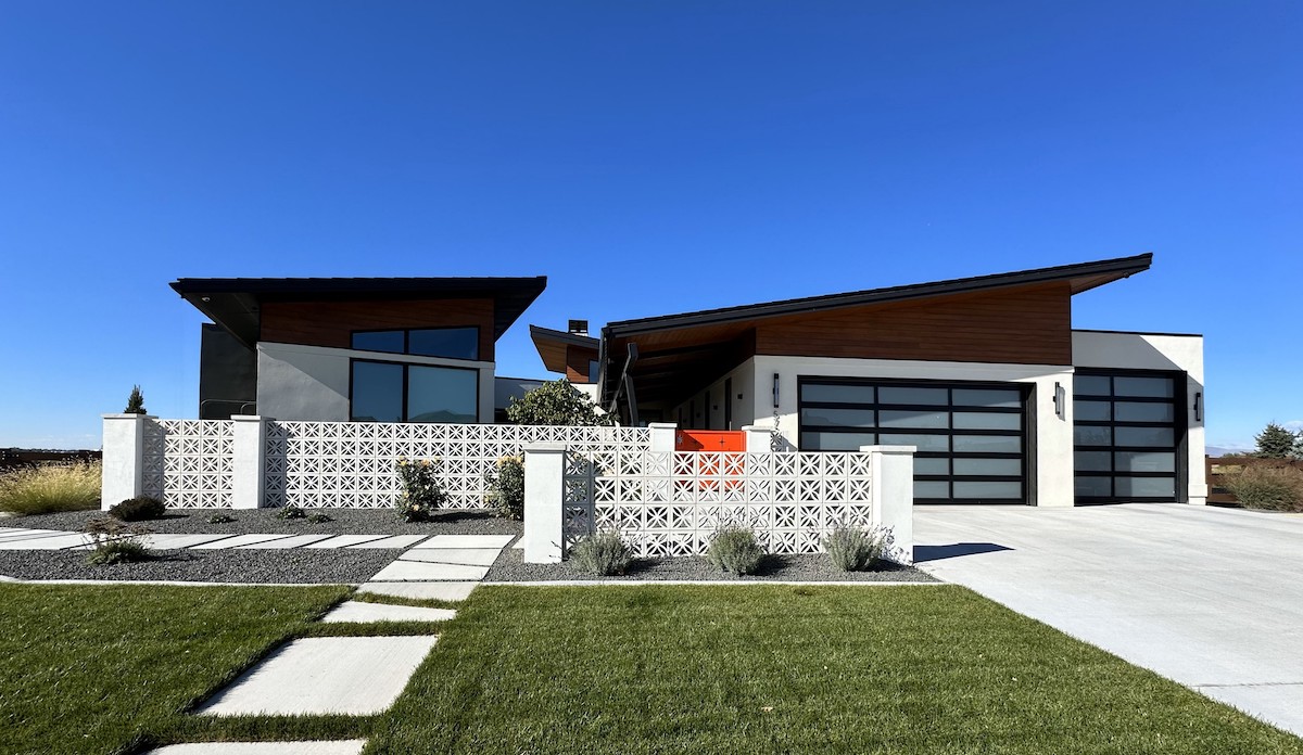 1950 Glass Cinder Block Home Inspiration Mondays: 🪩 Glass Block