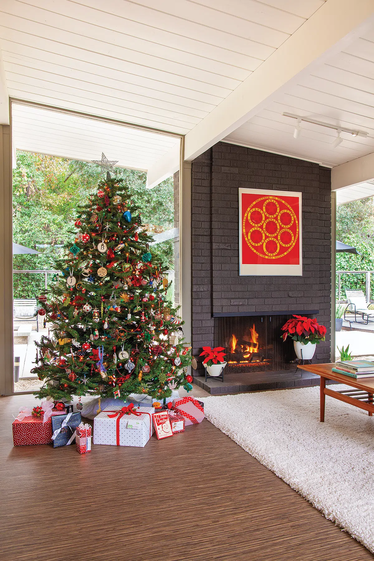A Very Vintage Holiday in an Eichler Home - Atomic Ranch