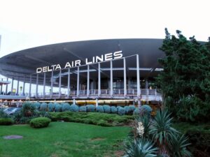 33 Thomas Street: A Sleek Brutalist Habitat for Machines - Atomic Ranch