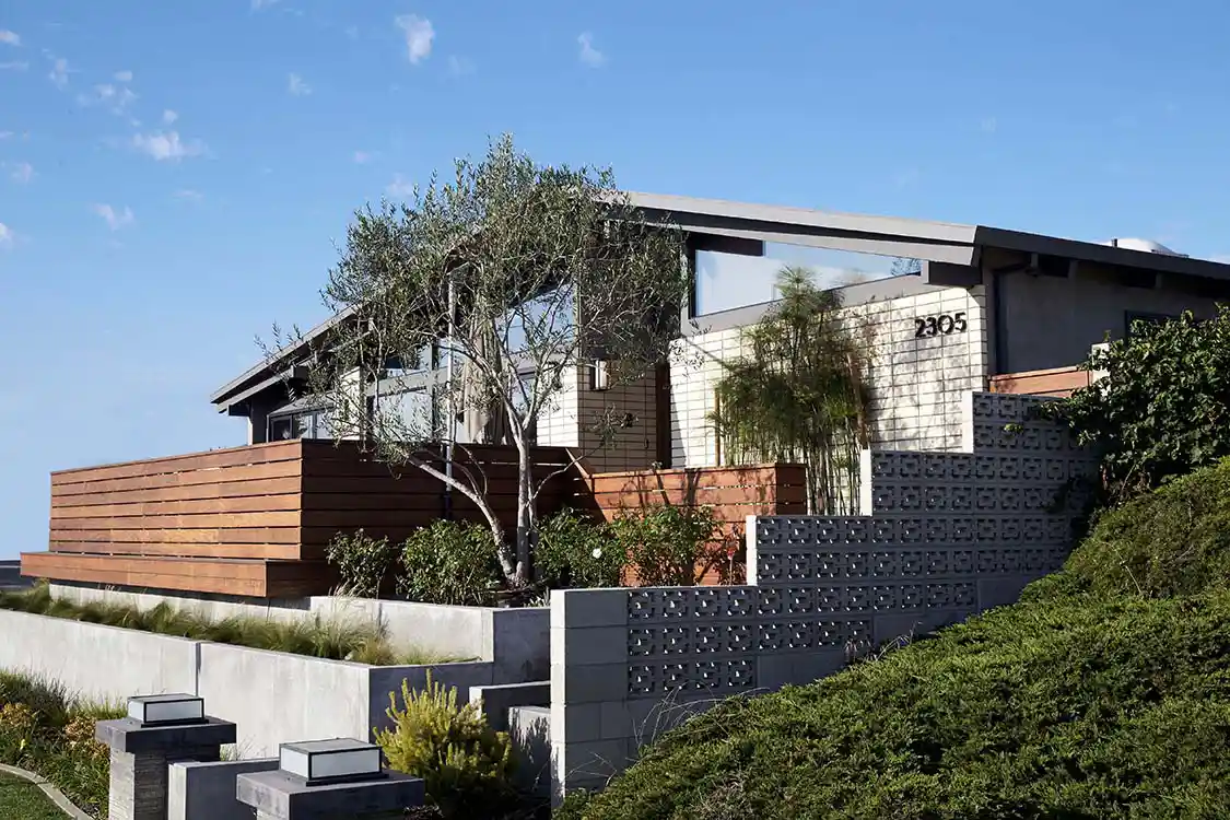 Mid-Century Modern Coastal Home Renovation: How One Family Preserved History and Built a Beachside Life